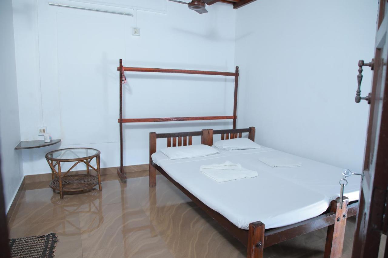 Malayalam Lake Resort アーラップーザ県 エクステリア 写真