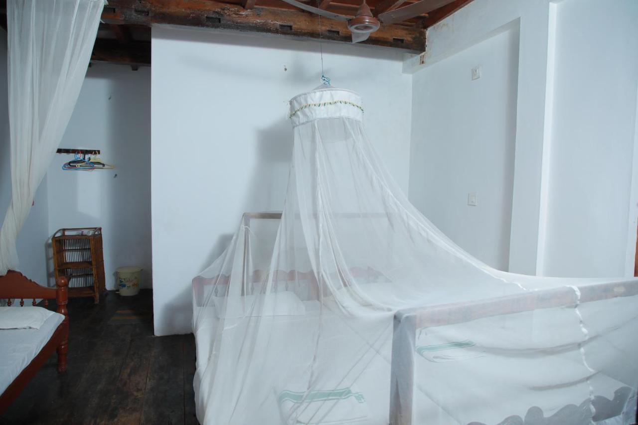 Malayalam Lake Resort アーラップーザ県 エクステリア 写真