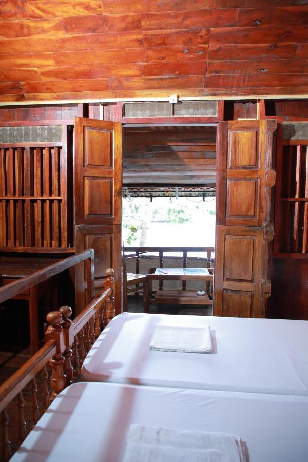 Malayalam Lake Resort アーラップーザ県 エクステリア 写真