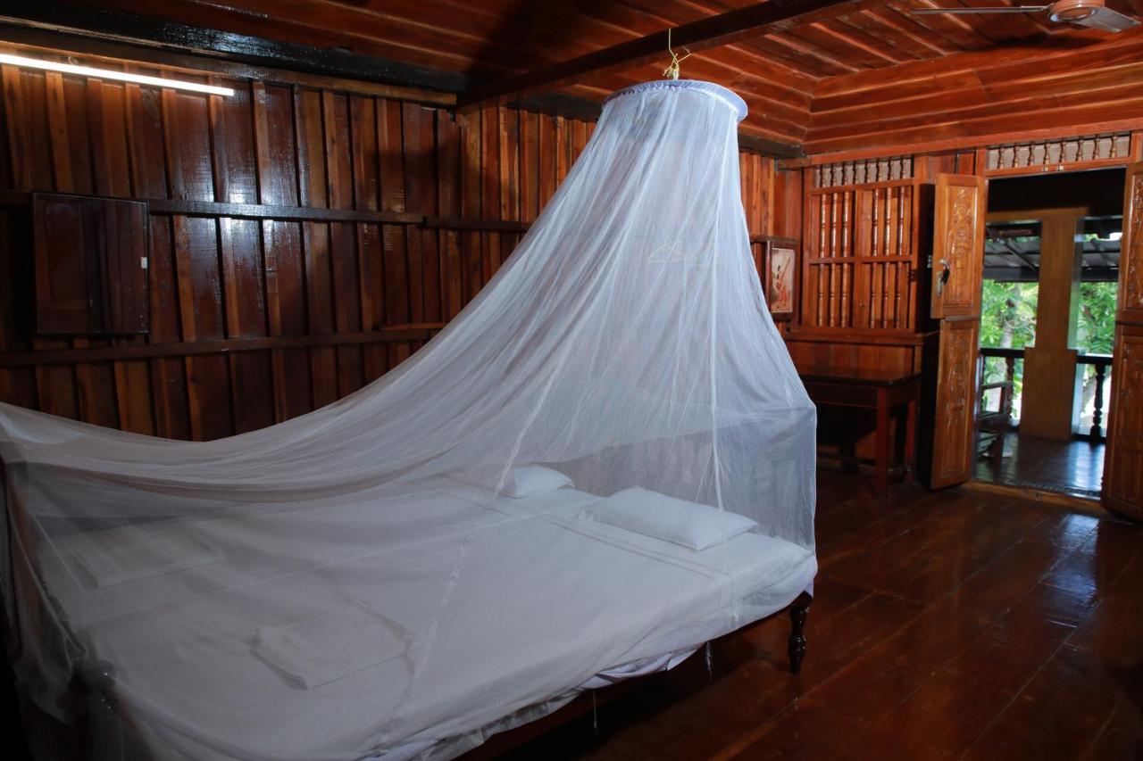Malayalam Lake Resort アーラップーザ県 エクステリア 写真