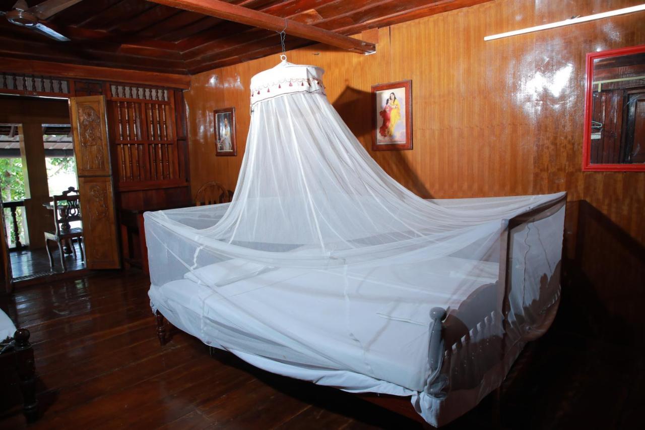 Malayalam Lake Resort アーラップーザ県 エクステリア 写真