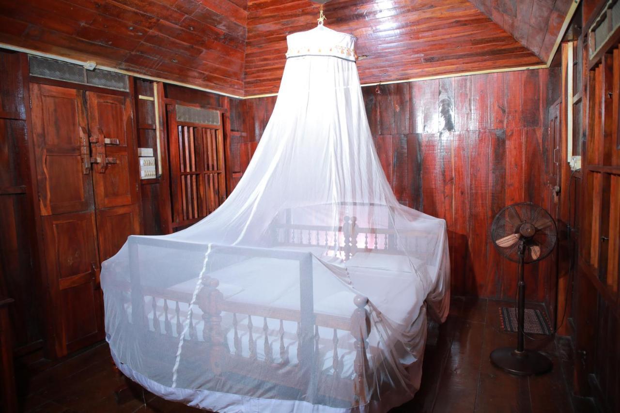 Malayalam Lake Resort アーラップーザ県 エクステリア 写真