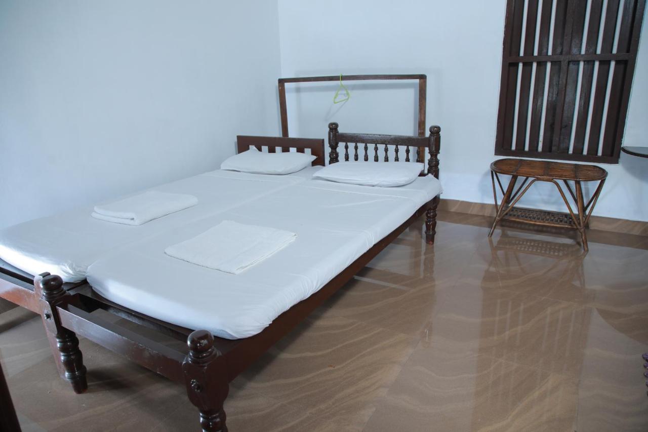 Malayalam Lake Resort アーラップーザ県 エクステリア 写真