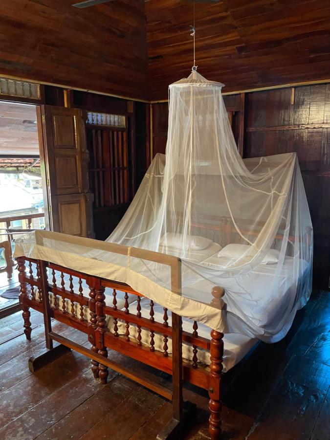 Malayalam Lake Resort アーラップーザ県 エクステリア 写真