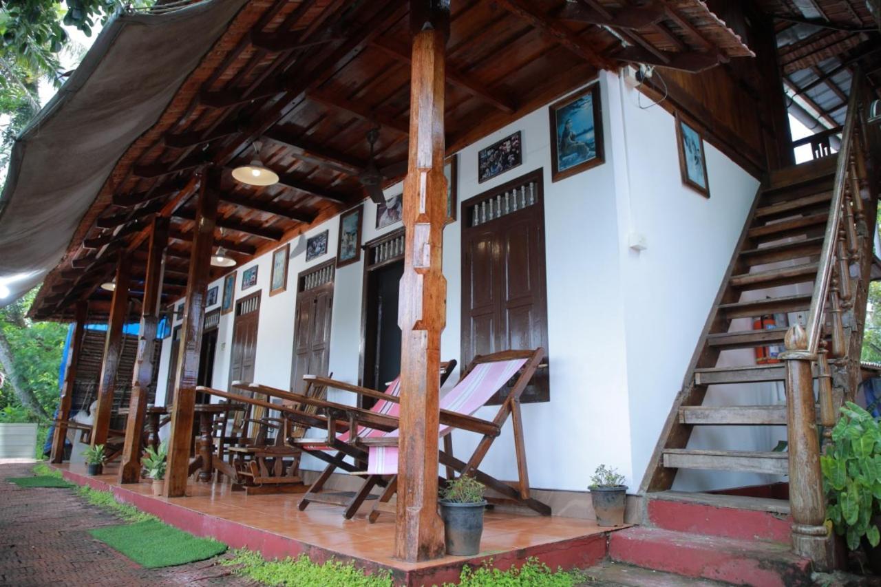 Malayalam Lake Resort アーラップーザ県 エクステリア 写真