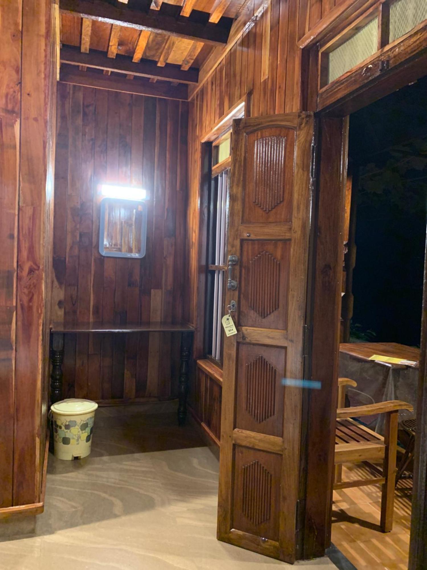 Malayalam Lake Resort アーラップーザ県 エクステリア 写真