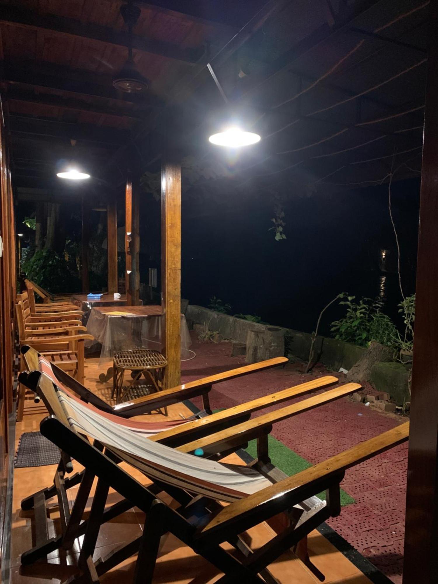 Malayalam Lake Resort アーラップーザ県 エクステリア 写真