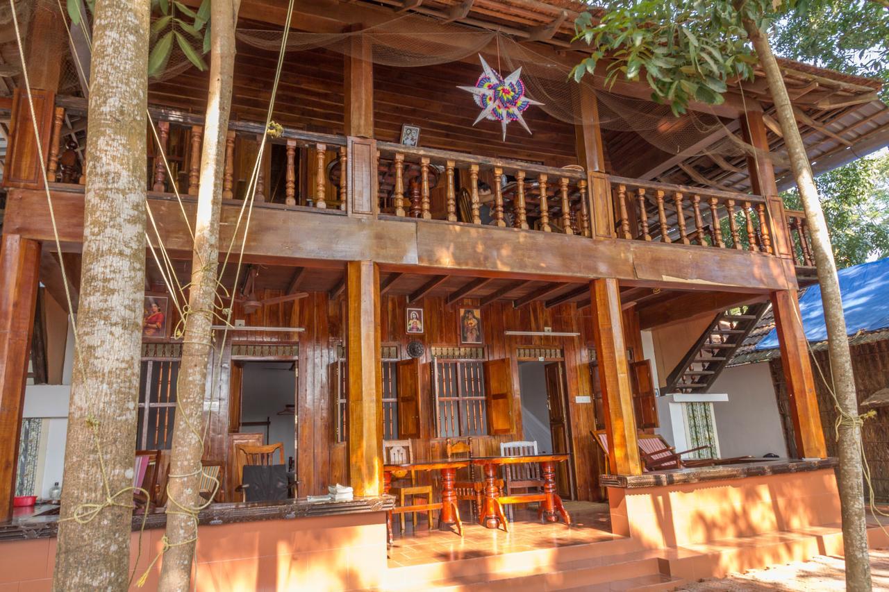 Malayalam Lake Resort アーラップーザ県 エクステリア 写真