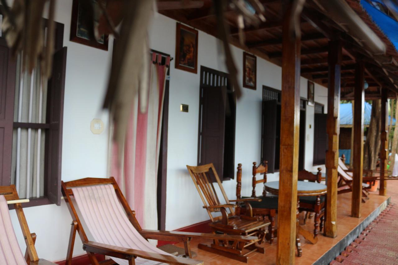 Malayalam Lake Resort アーラップーザ県 エクステリア 写真