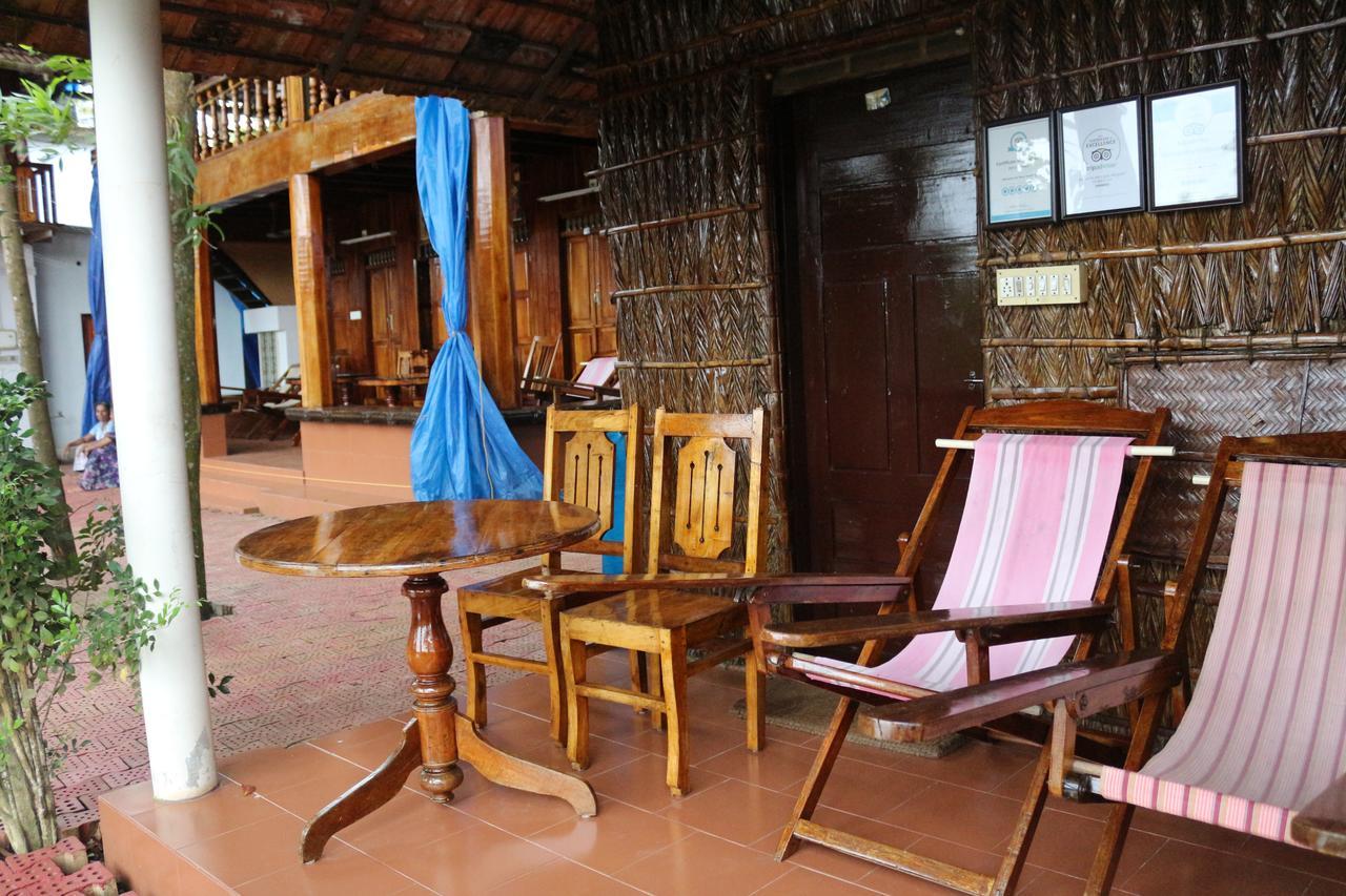 Malayalam Lake Resort アーラップーザ県 エクステリア 写真