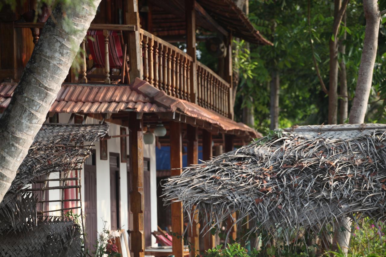 Malayalam Lake Resort アーラップーザ県 エクステリア 写真