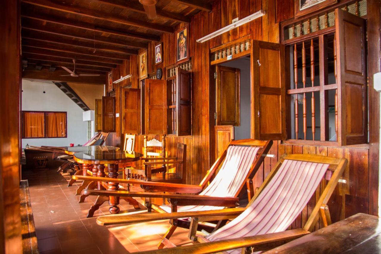 Malayalam Lake Resort アーラップーザ県 エクステリア 写真