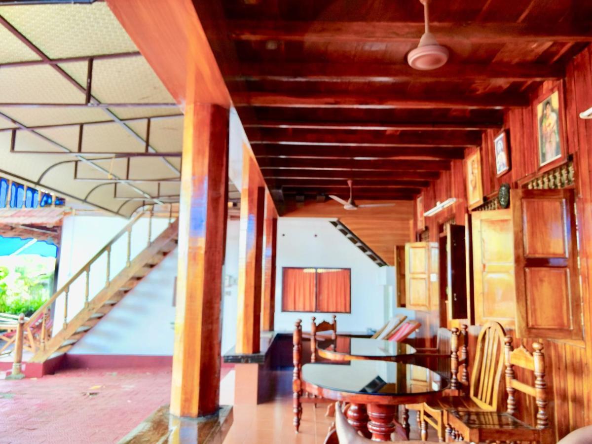 Malayalam Lake Resort アーラップーザ県 エクステリア 写真